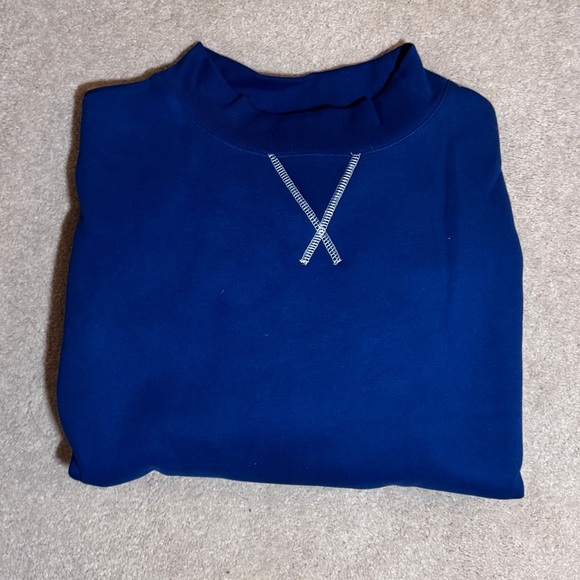 NWT Parke Holiday Classic Mockneck Sweatshirt in Winterberry size small. - Picture 5 of 5